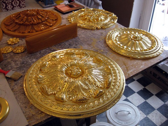 Rosetten: Blattvergoldung